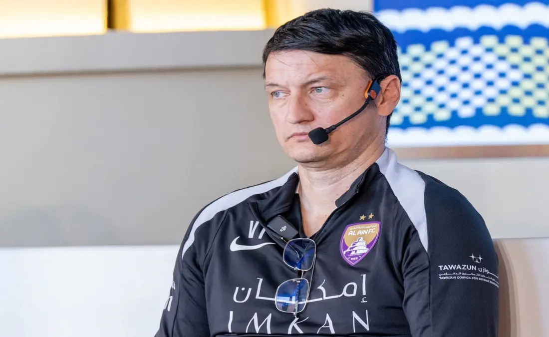 إيفيتش يضحك أمام الكاميرا قبل نهائي كأس رئيس الدولة