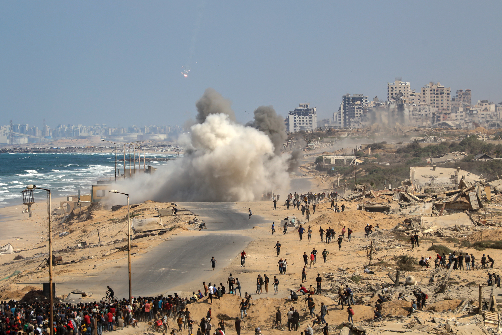 مصادر طبية: 6 شهداء وأكثر من 15 جريحا في قصف إسرائيلي استهدف خيمة للنازحين غرب مدينة غزة